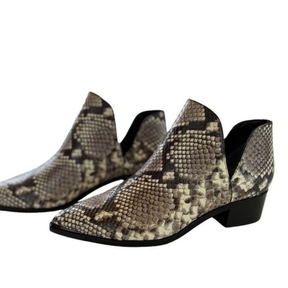 Marc Fisher Yilda Notched Western Leather Ankle Bootie Black Snake Size 8 - Picture 8 of 10